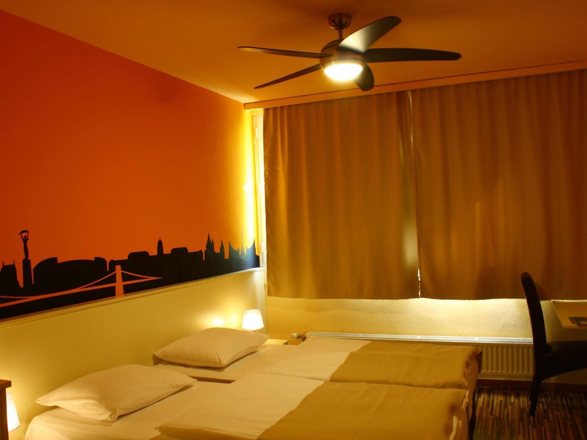 Hotel Pest Inn Budapeşte Dış mekan fotoğraf